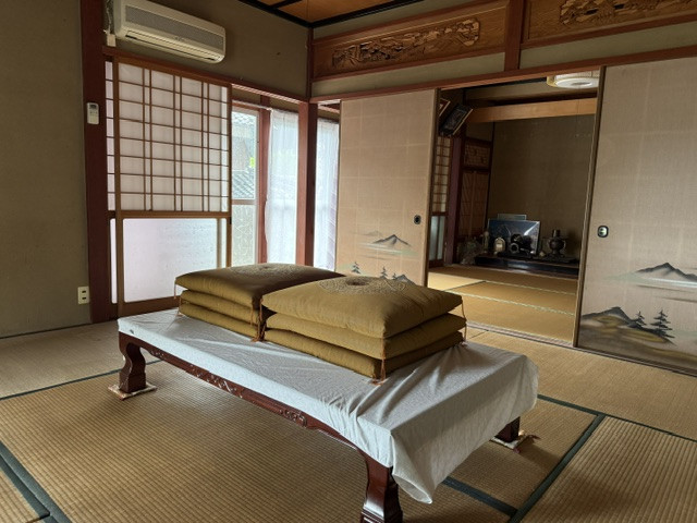 (居間)