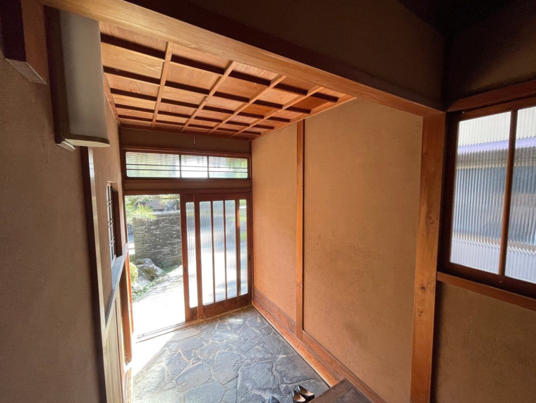 (玄関)