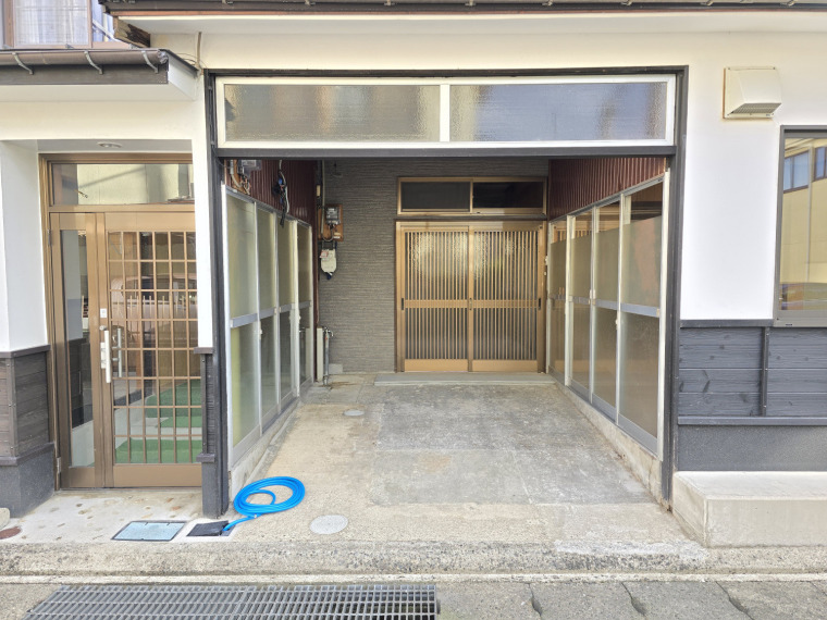 (玄関)