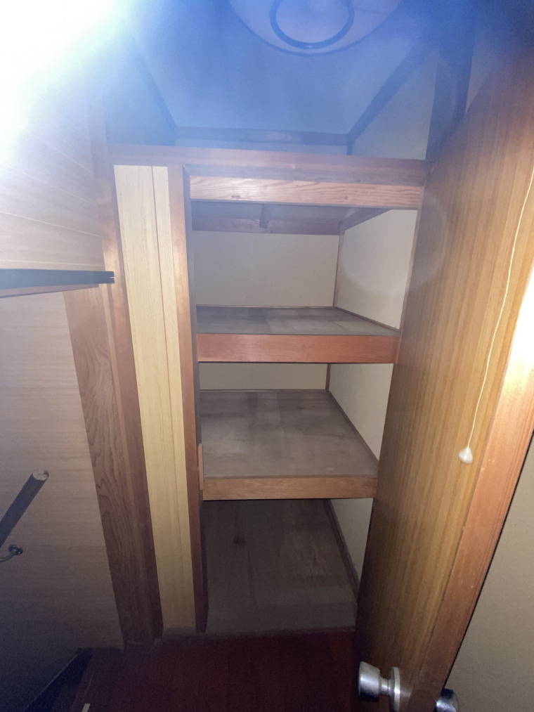 大きな収納付きで便利