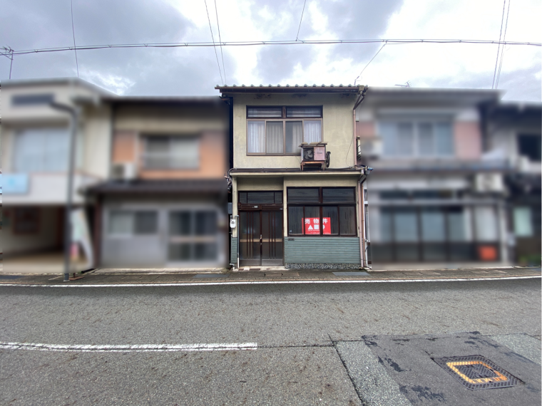 【中古戸建】豊岡市城南町 レトロな外観で風情感じる物件です。(外観)