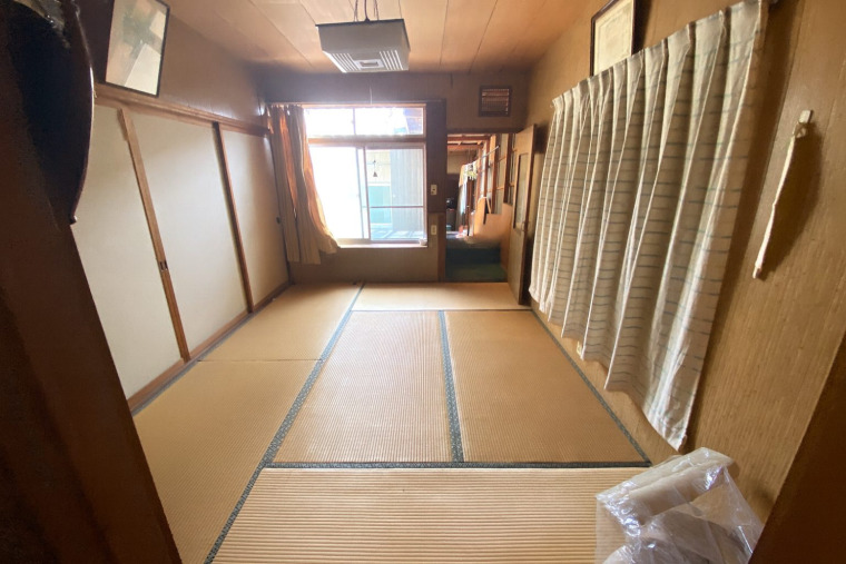 2階和室の写真です。落ち着いた雰囲気で客間としても活用できます。(内装)