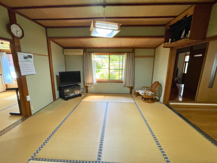 ダイニングキッチン横の2間続きの和室(手前8畳和室)(内装) ダイニングキッチン横の2間続きの和室(手前8畳和室)(内装)