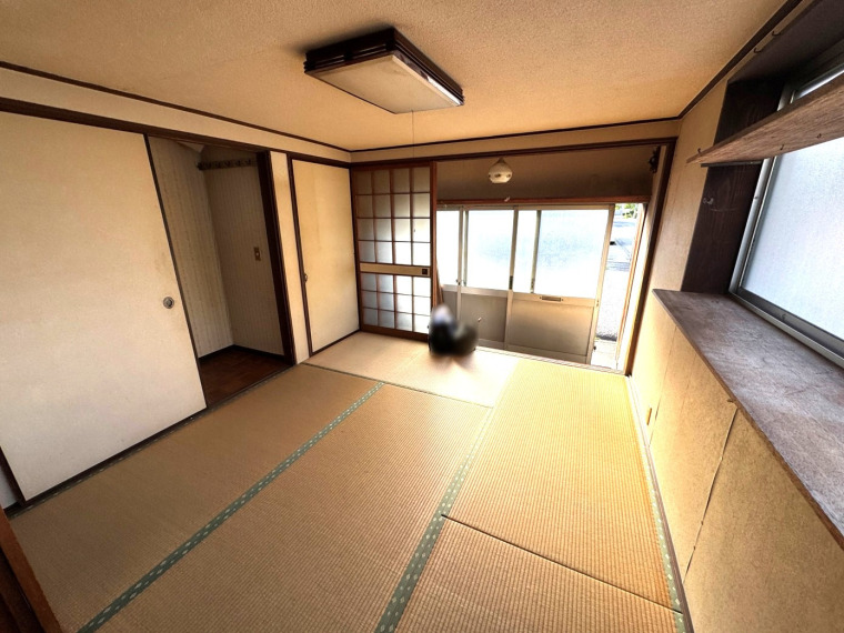 1階和室の写真です。昔ながらの雰囲気が魅力的ですね。(内装)