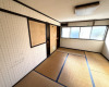 2階和室の写真です。寝室やワークスペースなどに活用できます。(内装)
