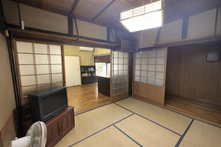 6帖の和室です。畳の温かみを感じられ家族団らんの場所として良さそうですね。(居間)