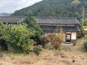 出石町小人の自然に囲まれた平屋です。(外観)