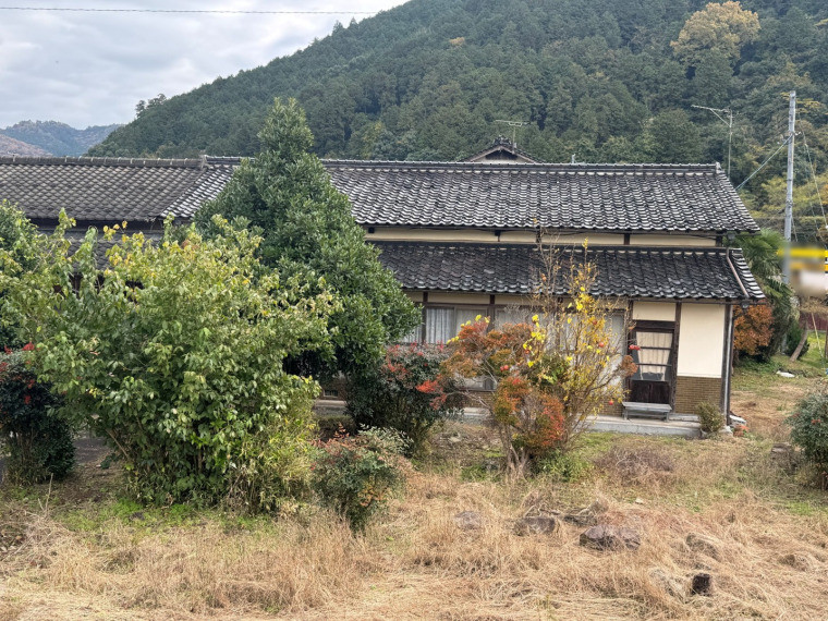 出石町小人の自然に囲まれた平屋です。(外観)