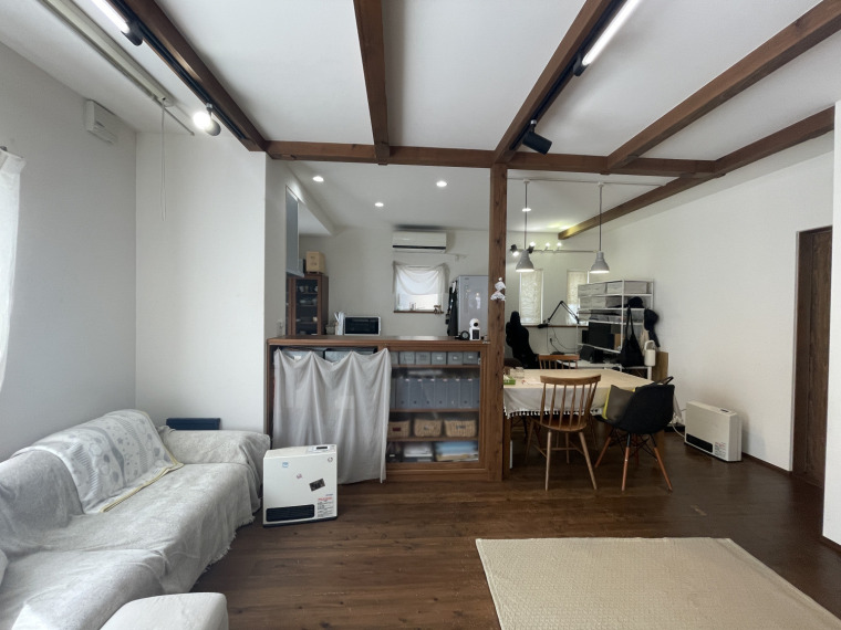 カウンター下収納が便利(内装)