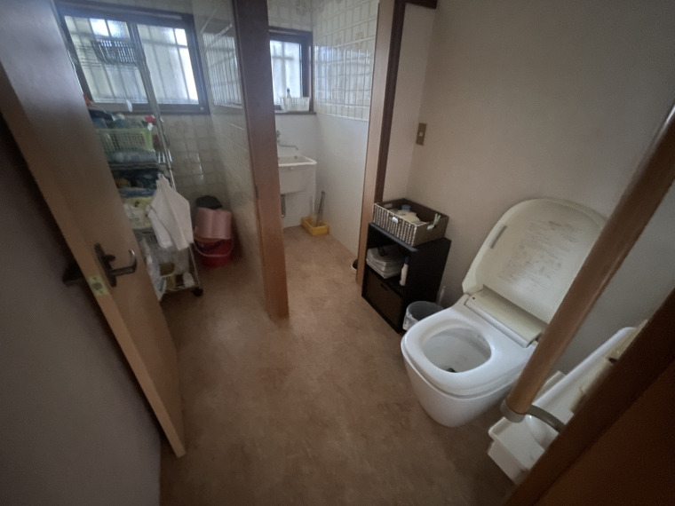 ゆったりとした1Fトイレ(内装) ゆったりとした1Fトイレ(内装)