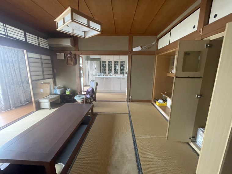 1F和室。広縁風スペースあり。(居間) 1F和室。広縁風スペースあり。(居間)