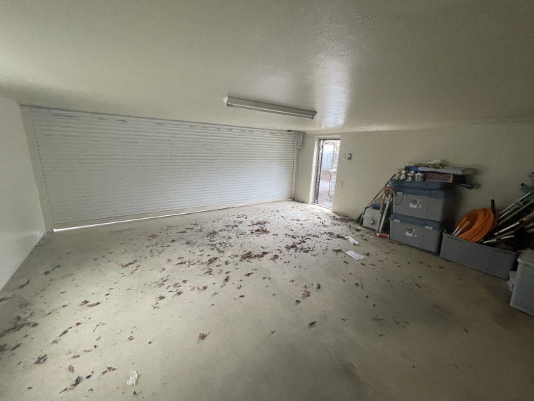 車庫内部 車庫内部