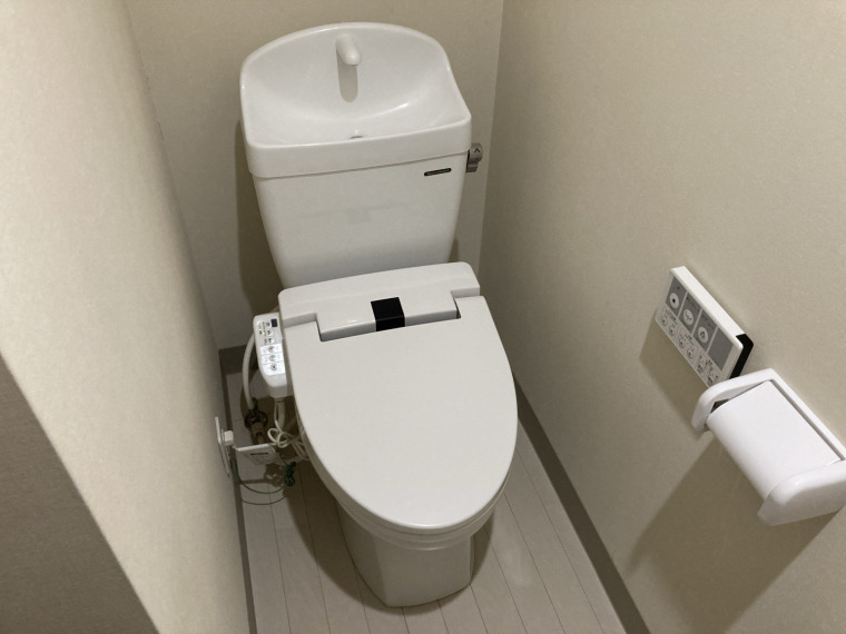 温水洗浄・暖房便座付きのトイレ