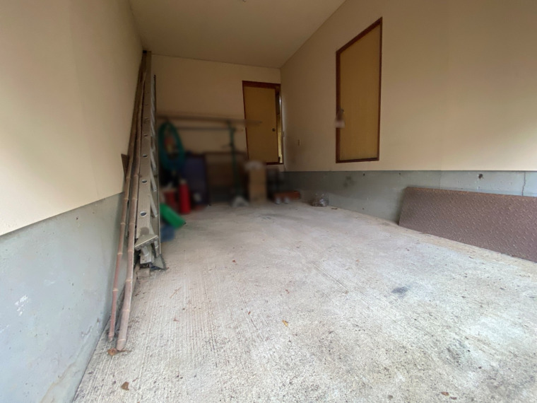 雨の日も安心。ゆとりあるインナーガレージ空間