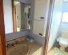 2Fトイレ広々洗面台つき