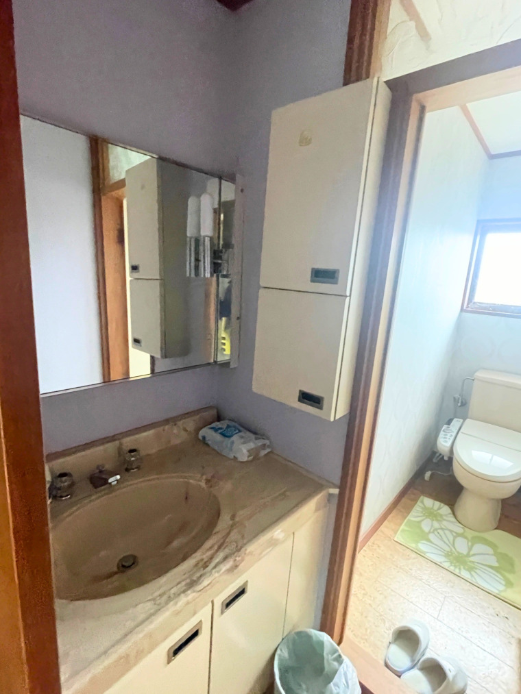 2Fトイレ広々洗面台つき