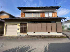 木目が映える、落ち着きある和モダン邸宅(外観)