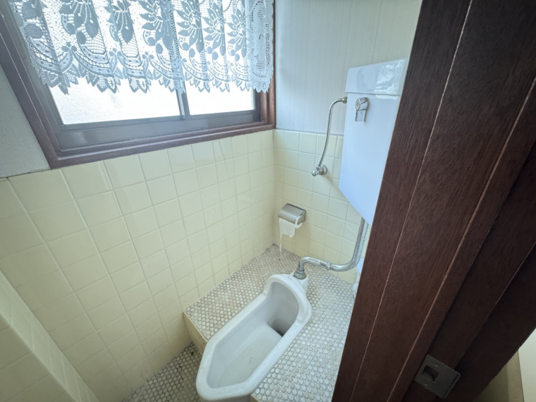 シンプルで使いやすい、昔ながらの和式トイレ