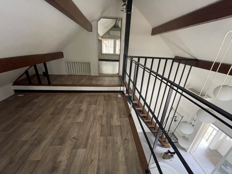 ロフトから見た屋根裏部屋入口(内装)