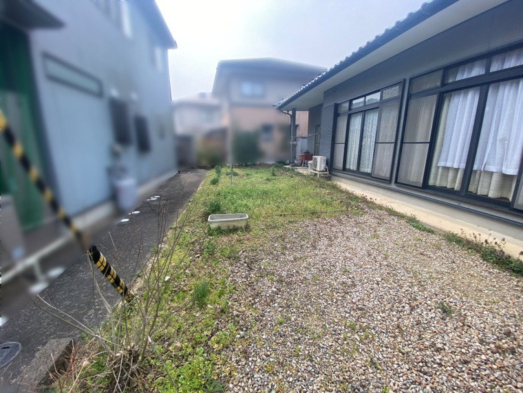 ガーデニングや家庭菜園を楽しめるお庭付き。お子様やペットとの時間を過ごすスペースとしても活躍します。
