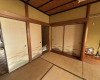 趣ある和室で、落ち着いたひとときを過ごせます。(内装)
