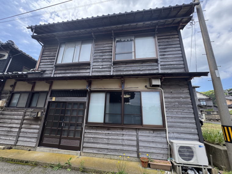 木の風合いが味わい深い、昔ながらの和風住宅。(外観)