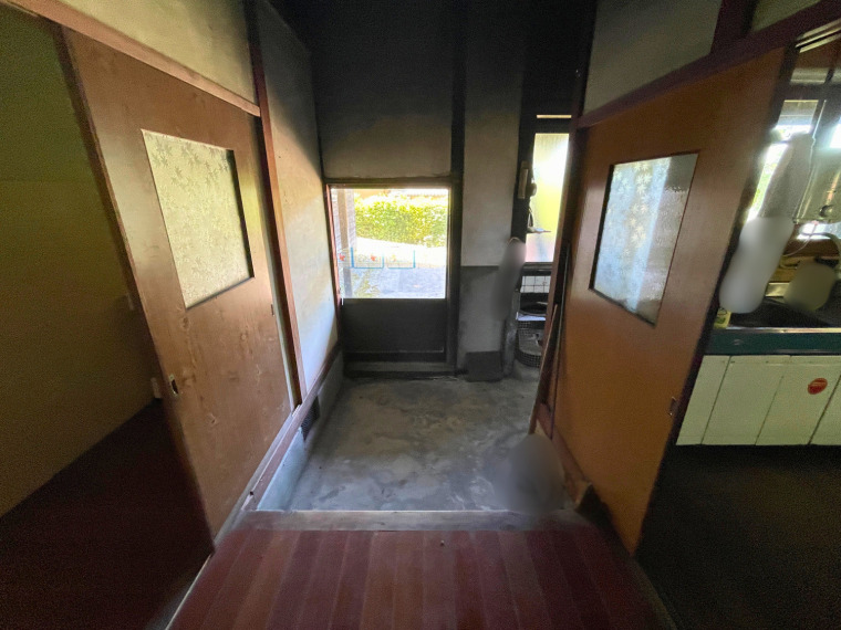 キッチン側の勝手口の土間(内装)