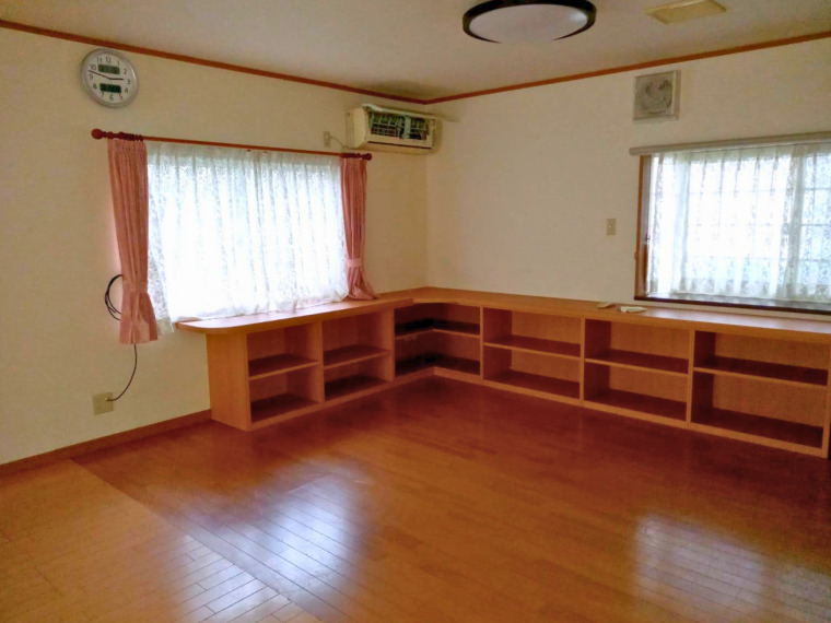 (居間)