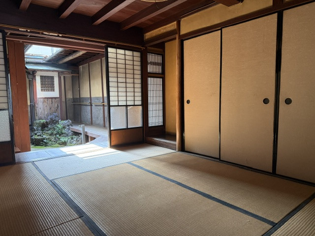 (居間) (居間)