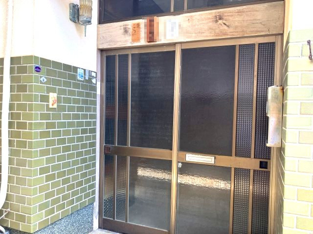 (玄関) (玄関)